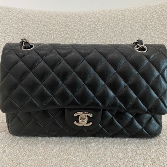 Authentic Chanel Classic Flap Black Medium Lambskin SHW - Picture 2 of 16